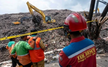 A Mountain of Trash, and the Reform That Could Bury a Livelihood
