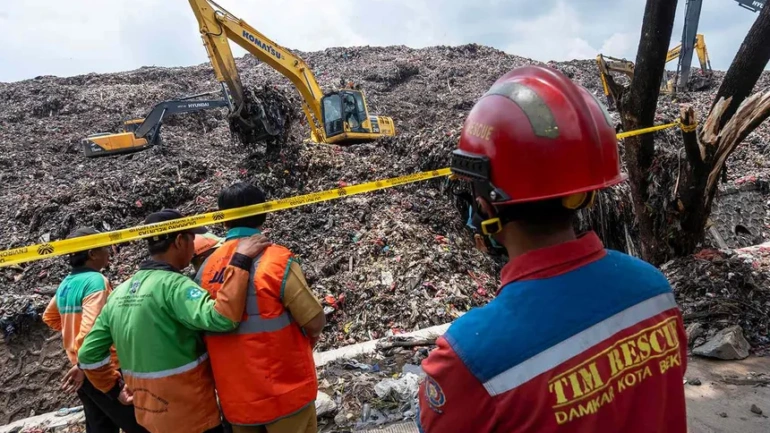 A Mountain of Trash, and the Reform That Could Bury a Livelihood